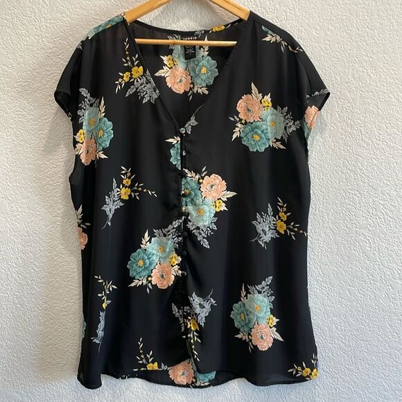 Torrid Black Garden Gush Floral Print Georgette Button Front Blouse Size 1 or 1X - Picture 3 of 8